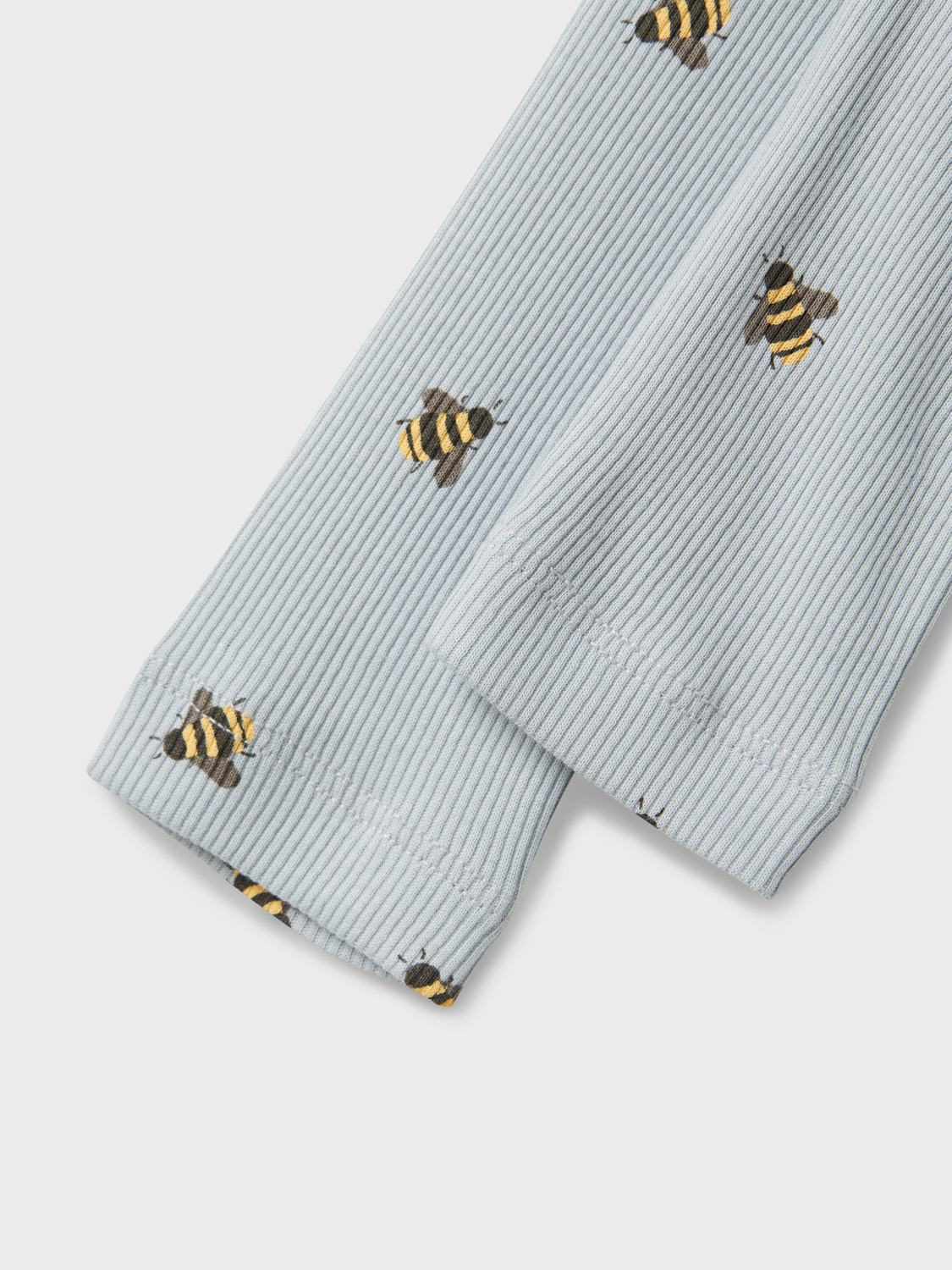 model_shot-front_full